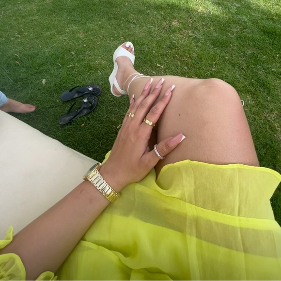 Lime green dress so pretty and flowy - Picture 3 of 5